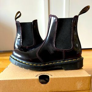 Dr. Martens Arcadian leather chelsea boots. Mint condition.